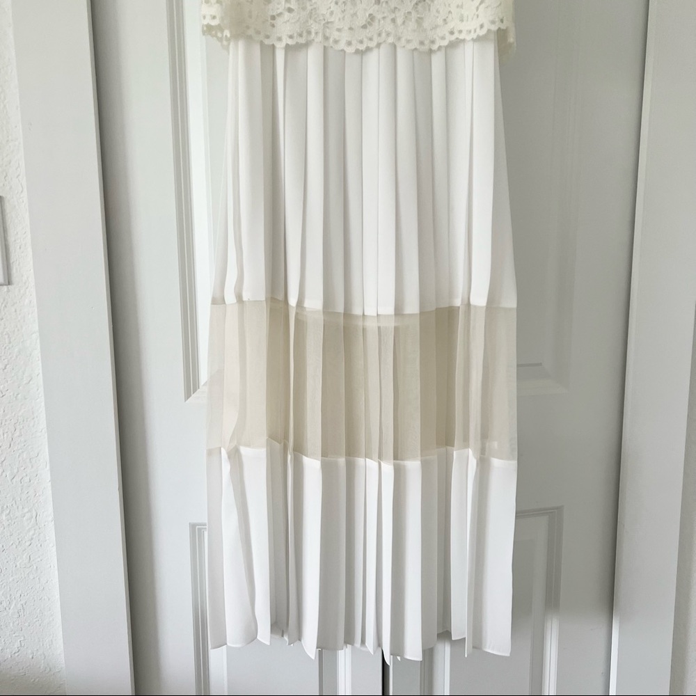 Alexis Dress Pania Pleated Lace Dress Size Small only worn one time - Picture 4 of 7